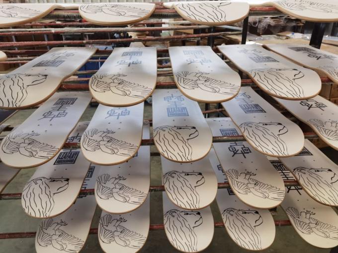 2023 Desain Baru Grosir Berwarna 7 Ply Maple Skateboard Profesional 4 Roda 11